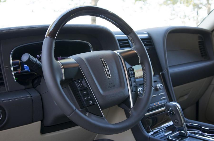  Lincoln Navigator 2014 года  (фото 49 из 61)